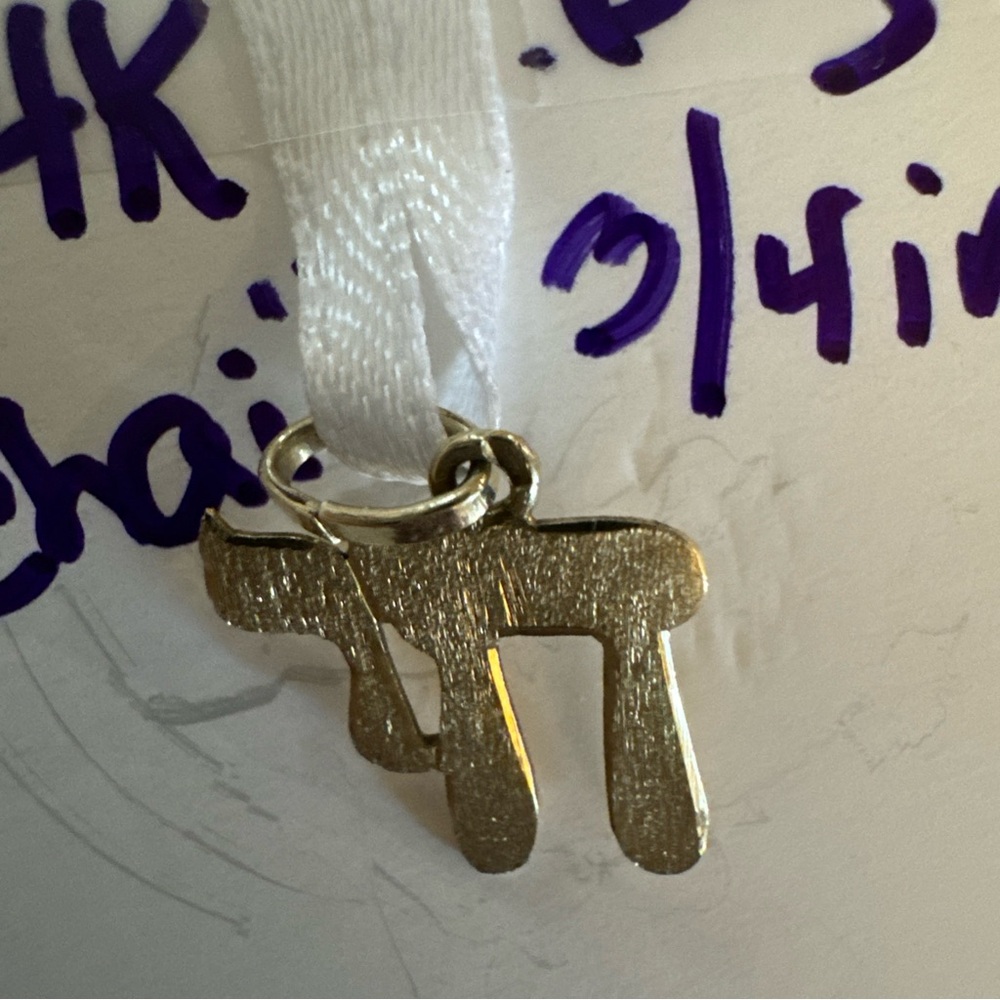 14k real Gold Pendant “chi”